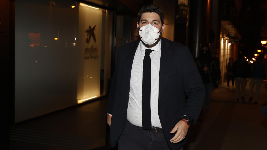 Fernando López Miras, presidente de la Región de Murcia, llegando a Génova.
