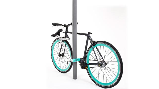 La bicicleta pliega su cuadro para actuar como su propio candado.