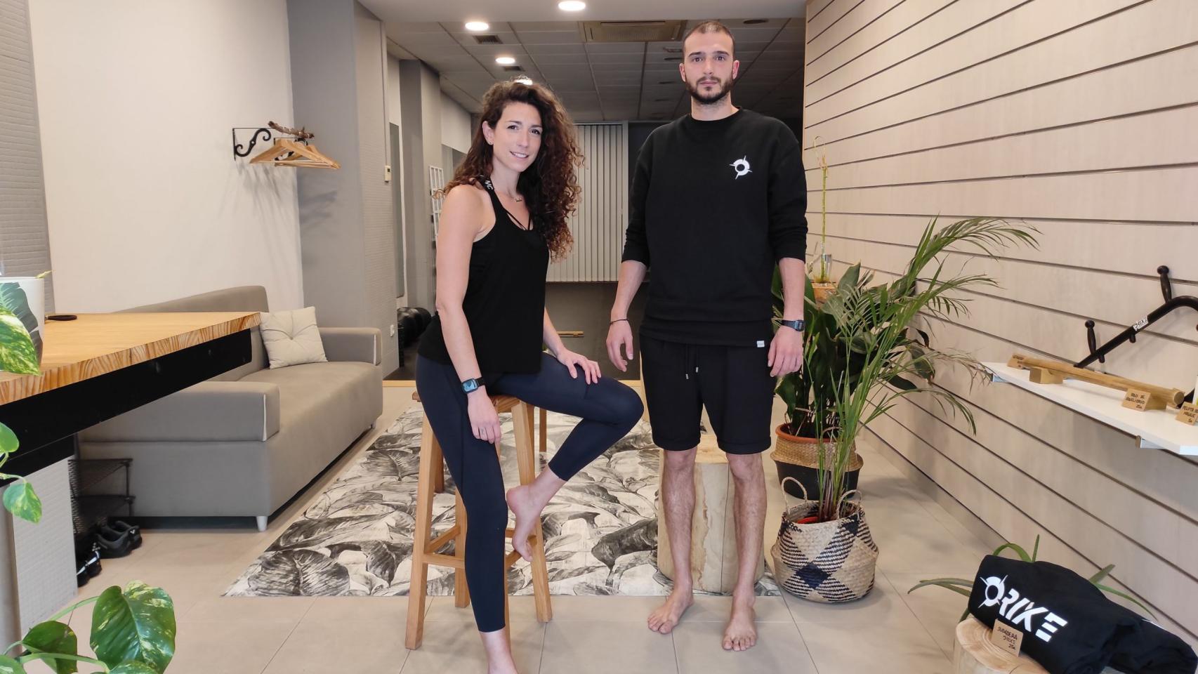 Candela y Denis, propietarios de Orixe.