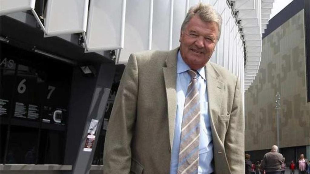 John Benjamin Toshack, en un acto.