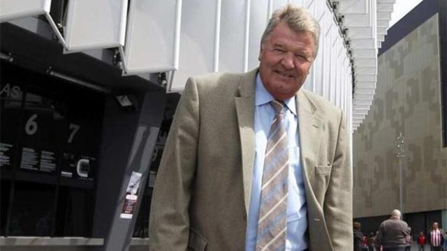 John Benjamin Toshack, en un acto.