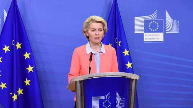 La presidenta de la Comisión, Ursula von der Leyen, durante su rueda de prensa de este sábado