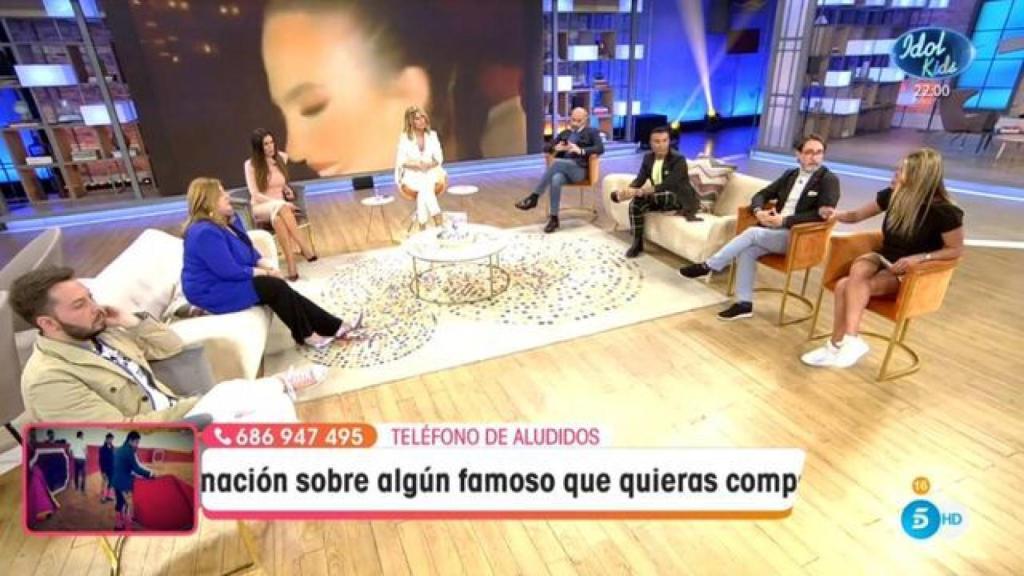 Los colaboradores de 'Viva la vida' comentaron la supuesta relación sentimental entre Patricia Pardo y Christian Gálvez.