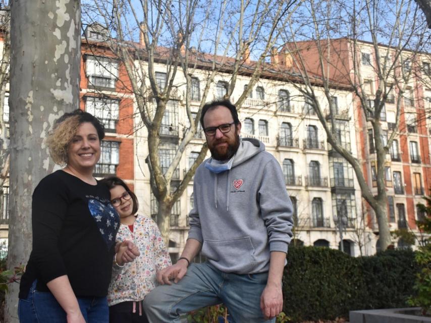 María junto a su madre Inés y su padre Juan