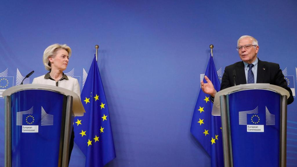 Ursula Von der Leyen y Josep Borrel en rueda de prensa.