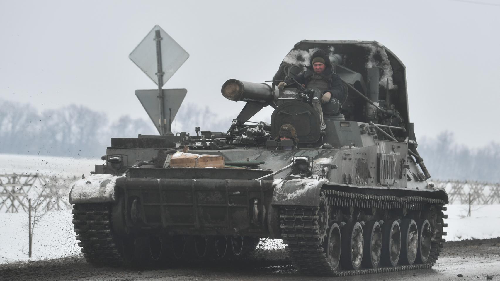 Un portador de mortero autopropulsado 2S4 Tyulpan cerca de la frontera con Ucrania en Belgorod, Rusia.