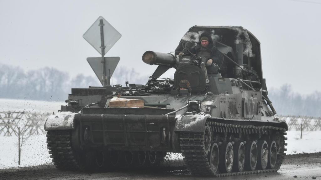 Un portador de mortero autopropulsado 2S4 Tyulpan cerca de la frontera con Ucrania en Belgorod, Rusia.