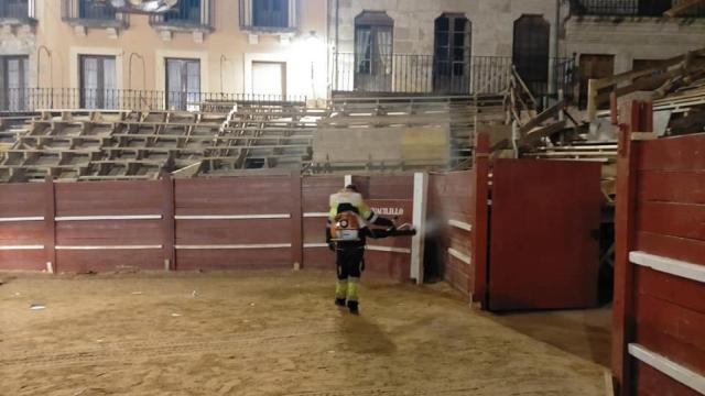 Labores de desinfección de la plaza de toros de Ciudad Rodrigo