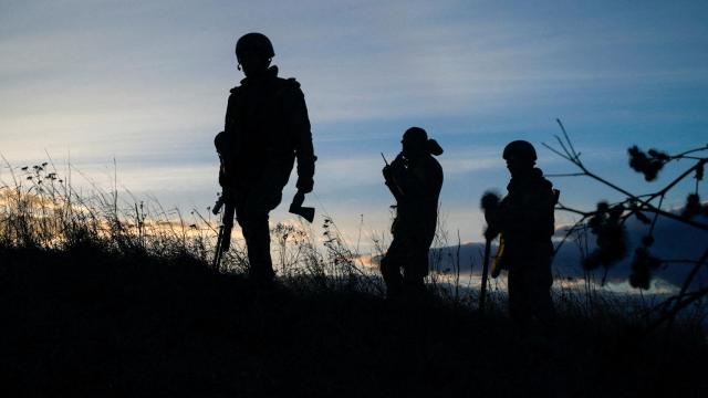 Soldados ucranianos en la región de Kiev este sábado.