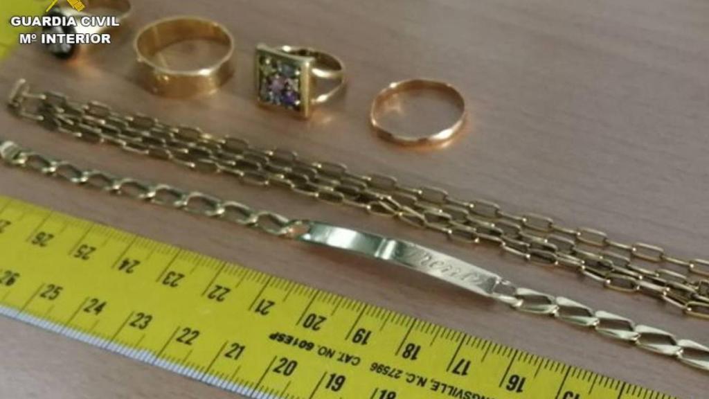 Las joyas sustraídas, recuperadas y entregadas a las propietarias.