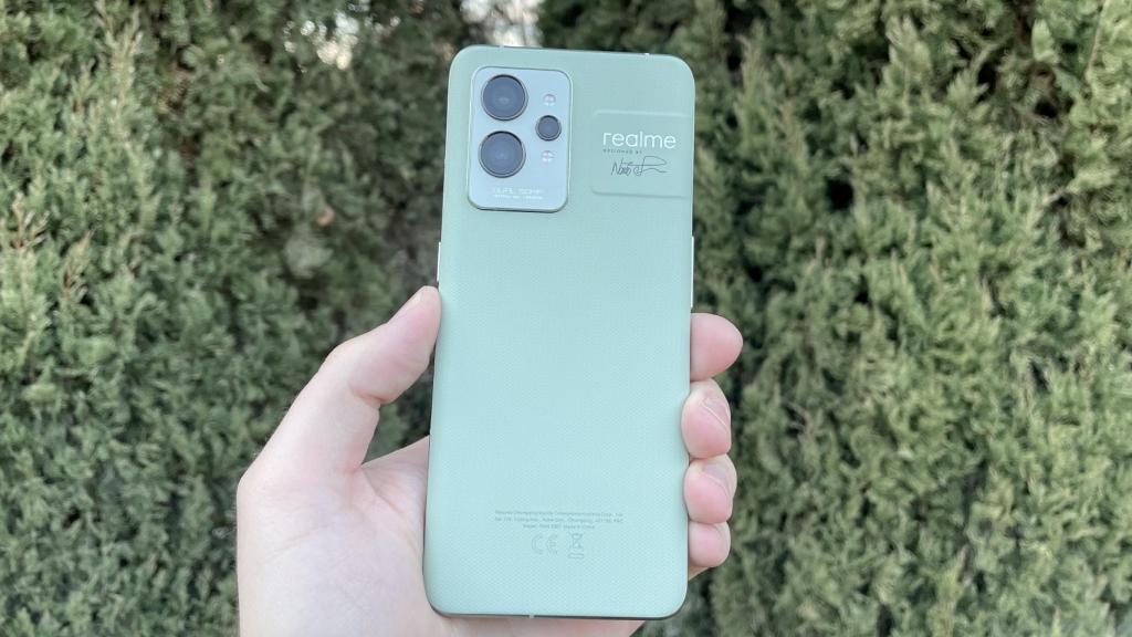 El realme GT 2 Pro tiene un diseño elegante.
