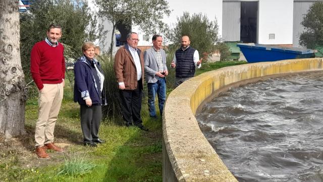 José Antonio Fernández, de Aqualia; Jerónimo Mansilla, alcalde de Chillón; María del Carmen Montes, alcaldesa de Almadén; José Carlos Losilla, concejal de Obras, y Antonio Gutiérrez, de Aqualia.