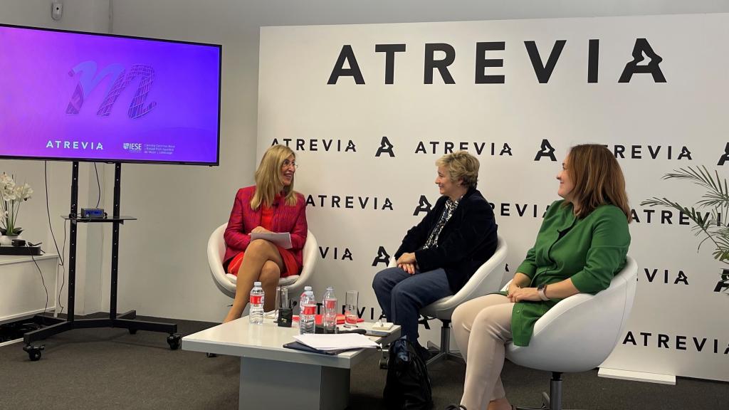 Nuria Vilanova, Nuria Chinchilla y Asunción Soriano en la presentación del informe.
