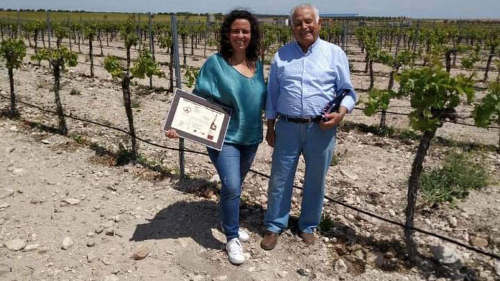 Los enólogos José y Pilar Fernández de Mera.
