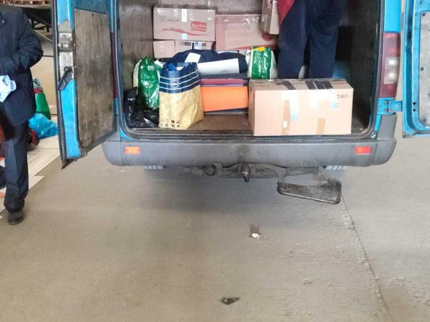 Imagen de la furgoneta con la que viajarán a Ucrania