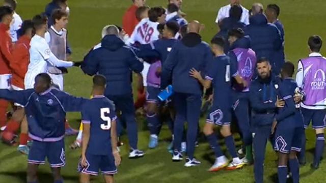 Tangana en el PSG - Sevilla de la UEFA Youth League