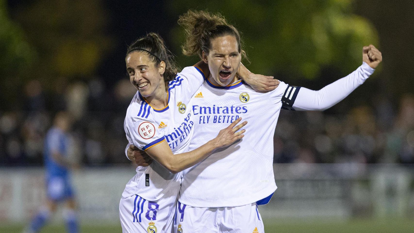 Babett Peter celebra su gol con el Real Madrid en la Copa de la Reina 2021/2022 junto a Maite Oroz