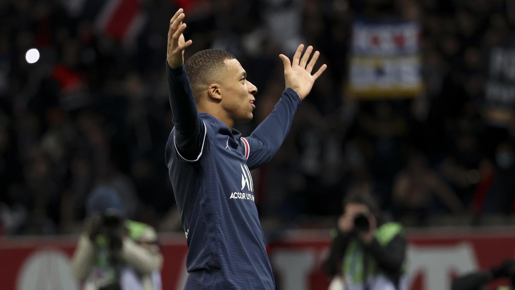 Kylian Mbappé celebra un gol con el PSG.
