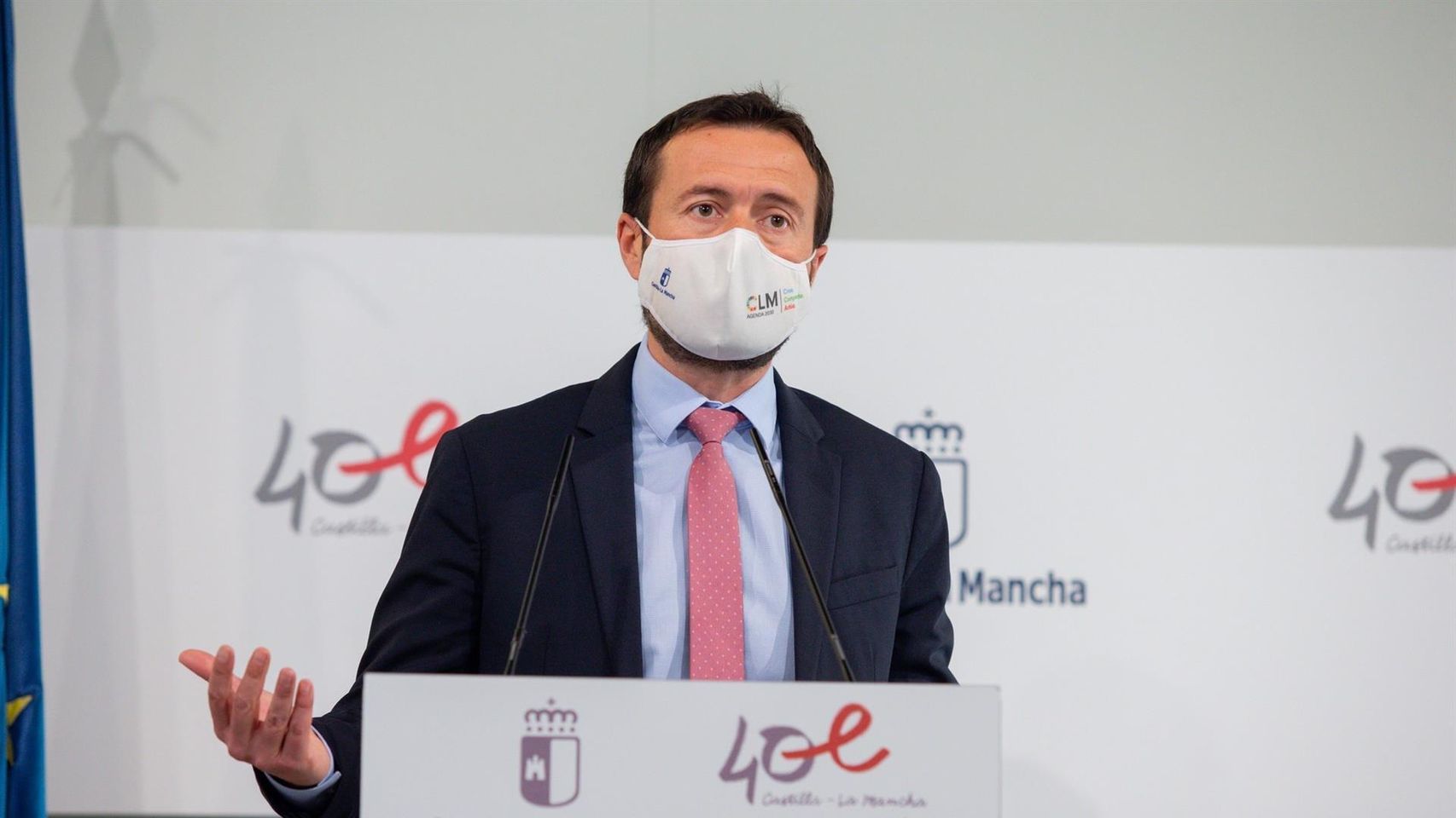 El consejero se alinea con el Ayuntamiento de Toledo en contra de las plantas fotovoltaicas junto a Puy du Fou