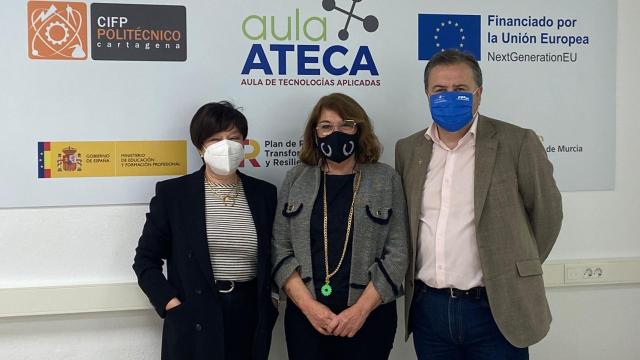 Educación inaugura la primera aula de tecnología aplicada 'AtecA'.