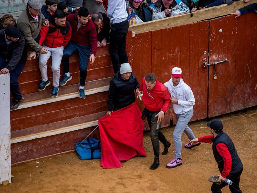 Joven herido en la capea de la tarde