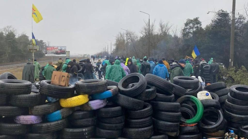 Imagen de una de las barricadas levantadas por la población de Energodar.