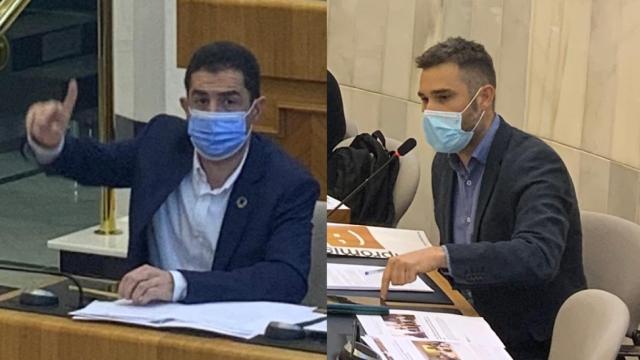El portavoz del PSOE, Toni Francés, y el Compromís, Gerard Fullana, en el pleno de la Diputación de Alicante.