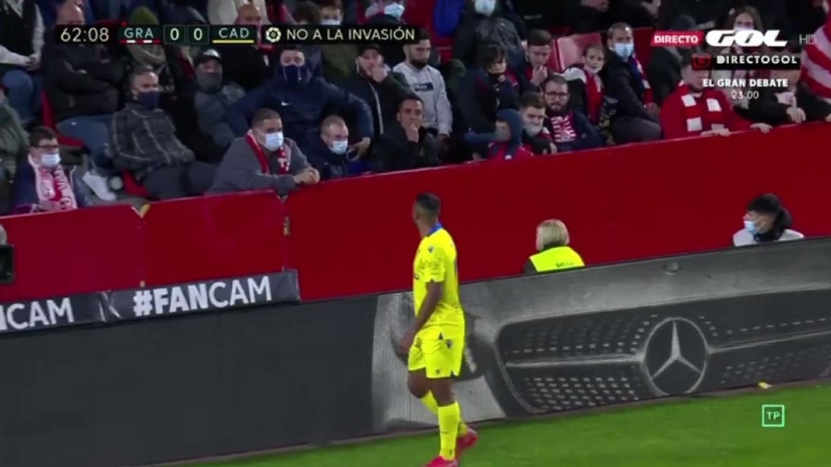 Momento del insulto racista a Akapo