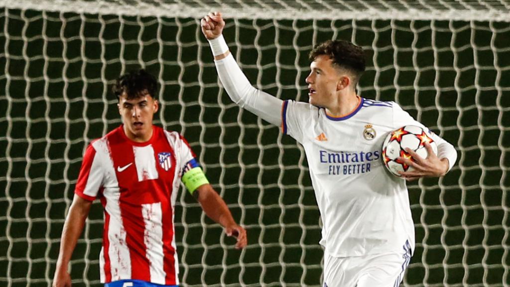 David González celebra su gol con el Juvenil A en el derbi de la Youth League