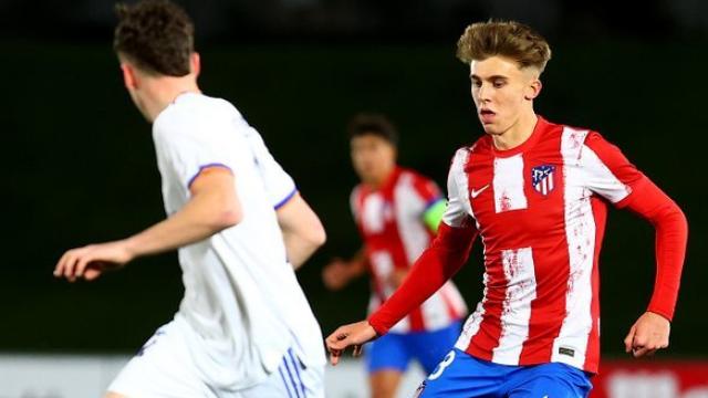 Pablo Barrios, en el Real Madrid - Atlético de Madrid de la UEFA Youth League 2021/2022