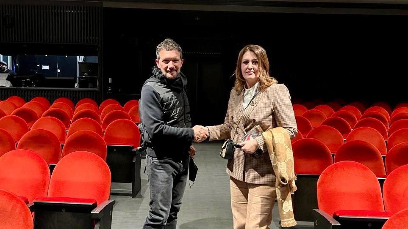 Silvia Moreno y Antonio Banderas sellan un patrocinio de colaboración para el Teatro del Soho Caixabank