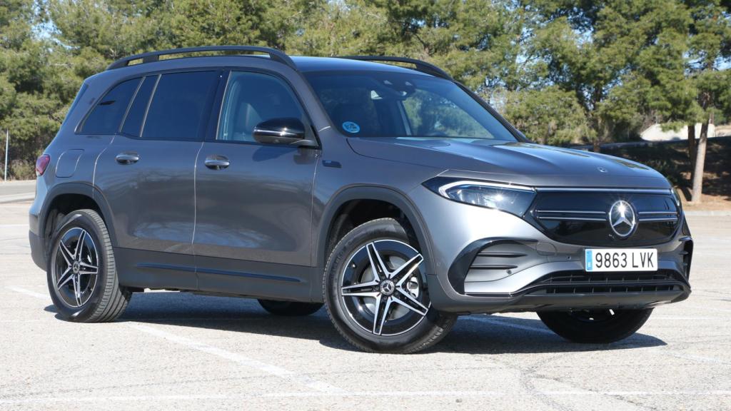 Imagen del Mercedes EQB 300 durante la toma de contacto.