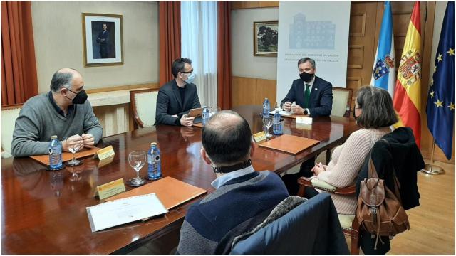 Miñones se reunió con representantes de los trabajadores de Navantia.