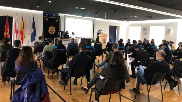 Sesión formativa en la comisaría de la Policía Nacional de Vigo.