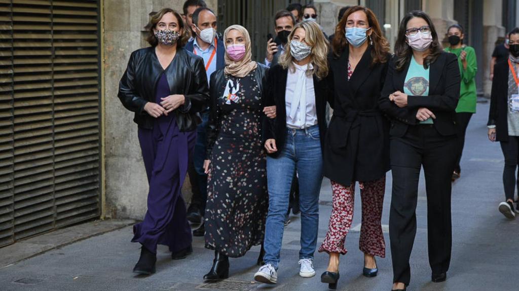 Yolanda Díaz junto a Ada Colau, Fátima Hamed, Mónica García y Mónica Oltra, en Valencia.