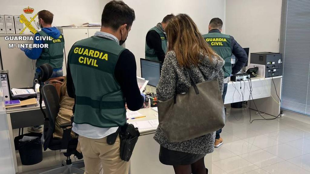 Detienen a un empresario en Alicante por explotar a sus trabajadores y pagarles en función de su nacionalidad.