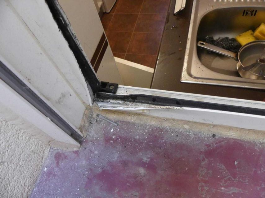 Imagen de la ventana forzada en la concina facilitada por la Policía Nacional