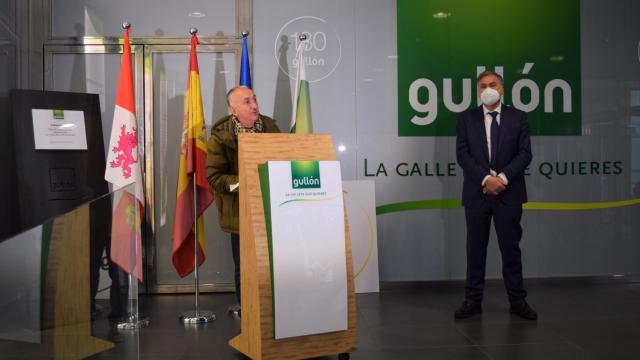 Pepe Álvarez en su visita a Galletas Gullón