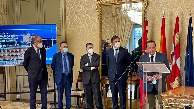 El presidente del Consejo de Cuentas, Mario Amilivia, interviene en la recepción del Ayuntamiento de Salamanca