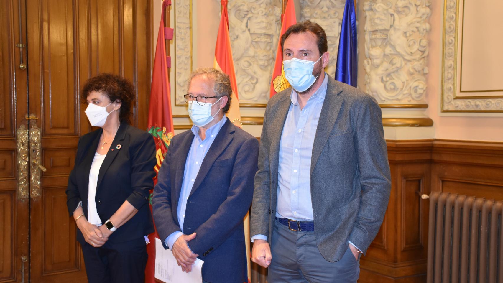 Óscar Puente, Manuel Saravia y Rafi Romero antes de la presentación del proyecto
