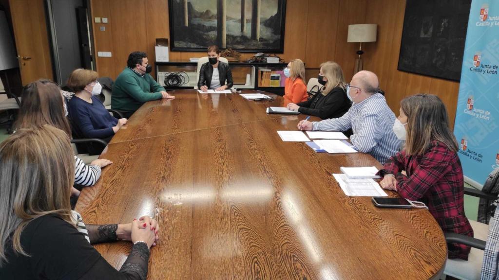 Reunión de la delegada con alcaldes de la zona básica de Campos Lampreana para abordar la asistencia pediátrica