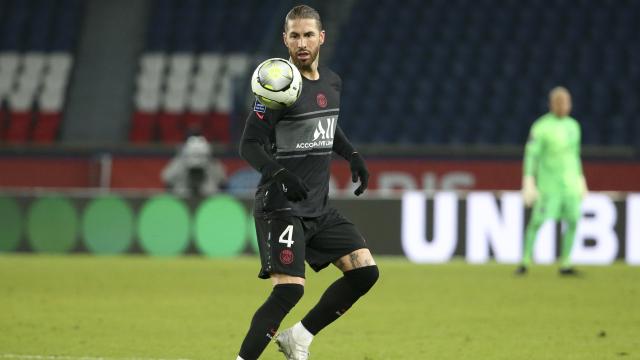 Sergio Ramos durante un partido con el PSG