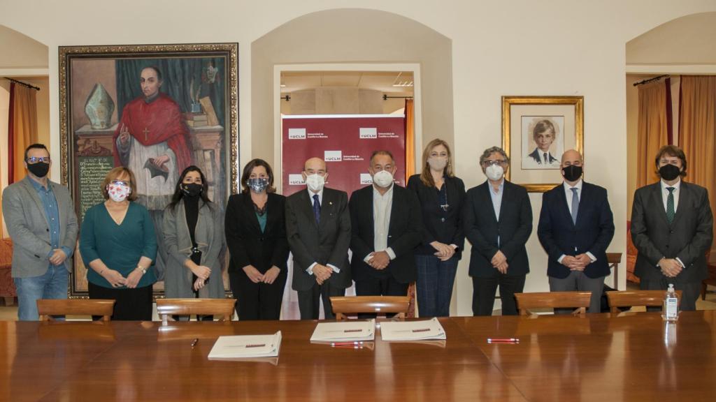 Firma del convenio. Foto: Fundación Globalcaja