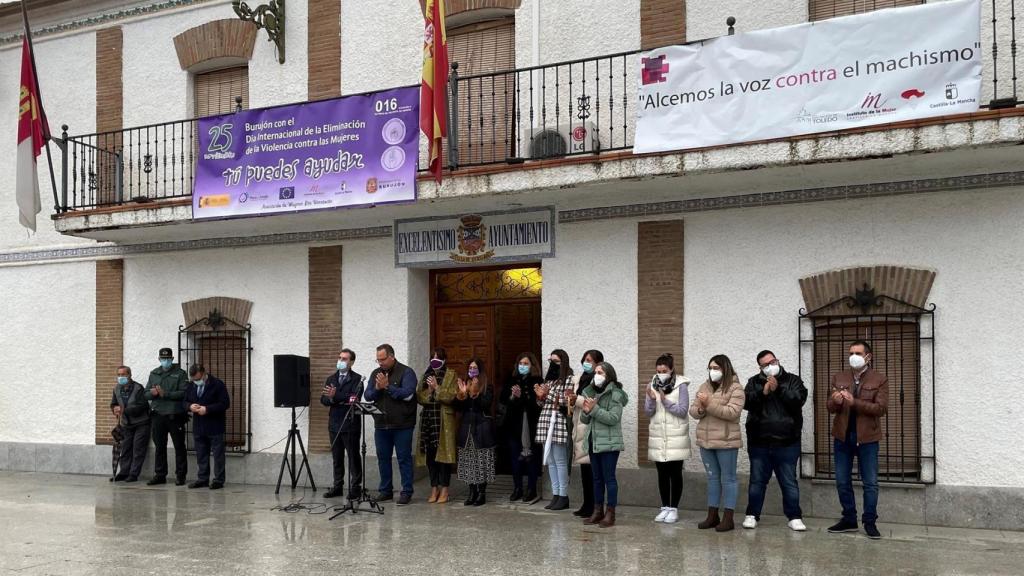 Concentración en Burujón por el crimen machista en Maqueda. Foto: JCCM