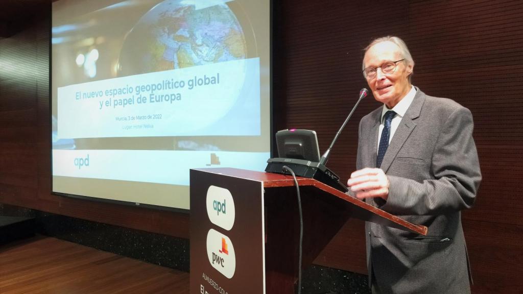 Josep Piqué, el exministro de Exteriores, este jueves, en el coloquio que ha ofrecido en el Hotel NH de Murcia.