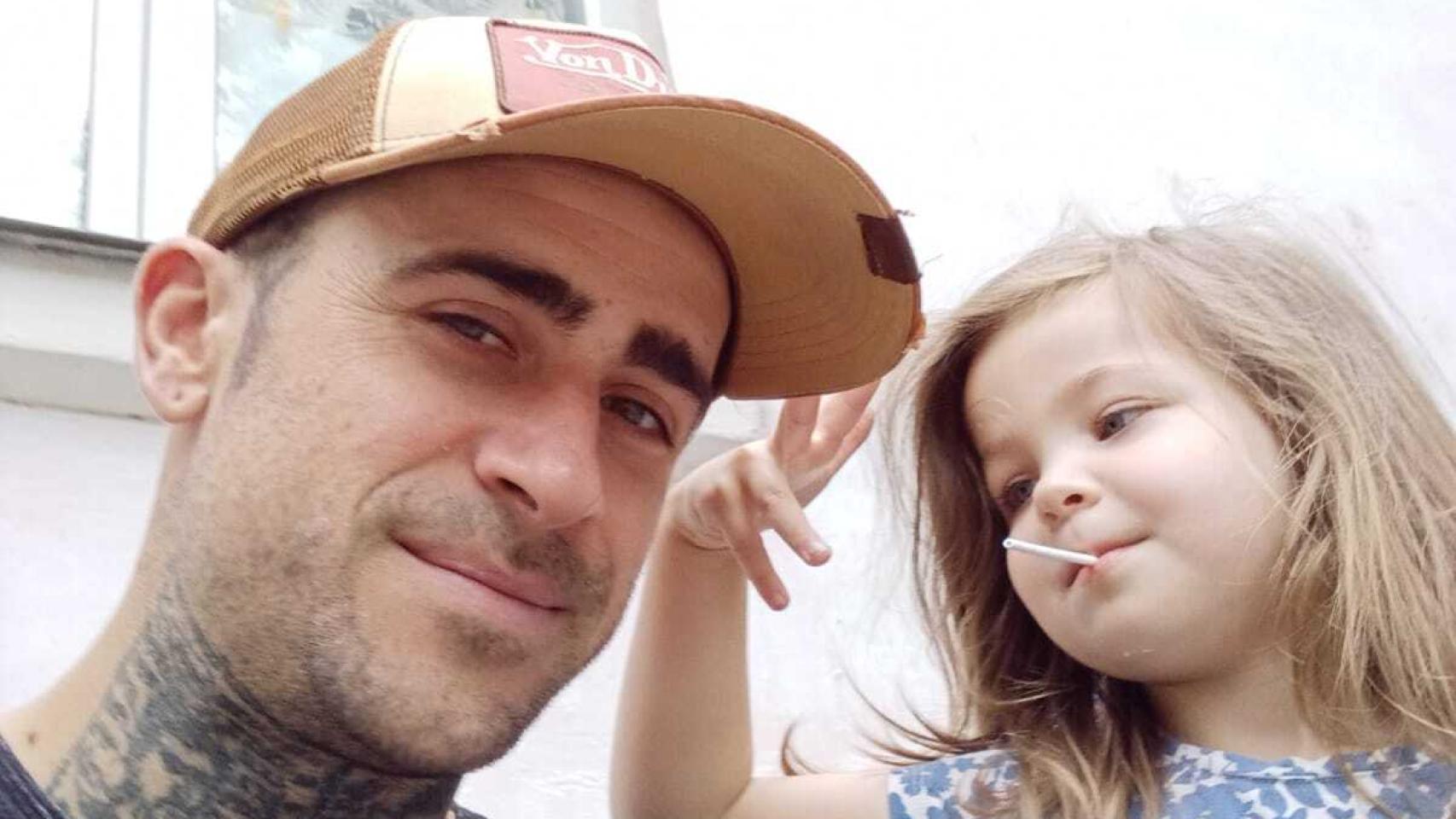 Beni y su hija, en una foto reciente.