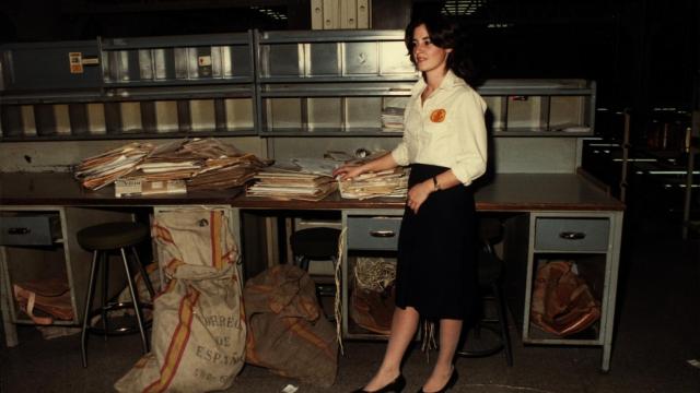 Auxiliar de clasificación y reparto de Correos (1983).