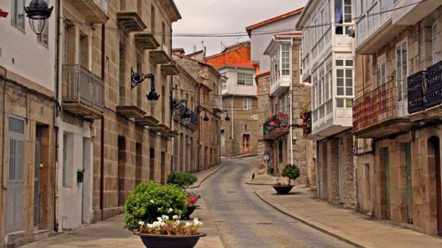 Una calle del centro de chantada (Lugo), el pueblo donde tuvo lugar el suceso.