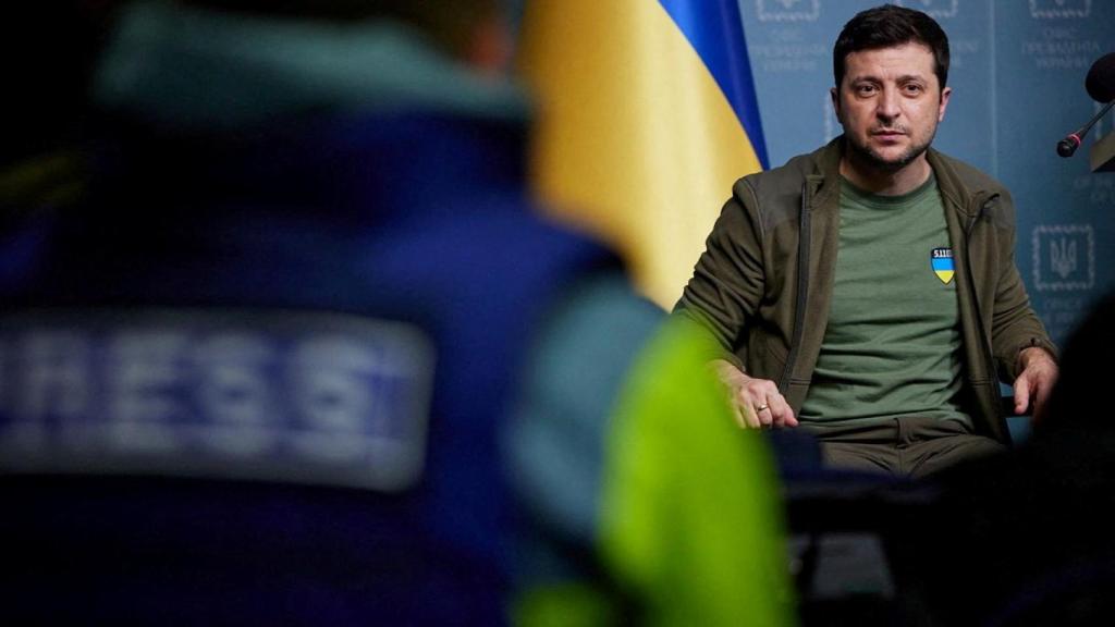 El presidente ucraniano Volodymyr Zelenski, frente a la prensa internacional.
