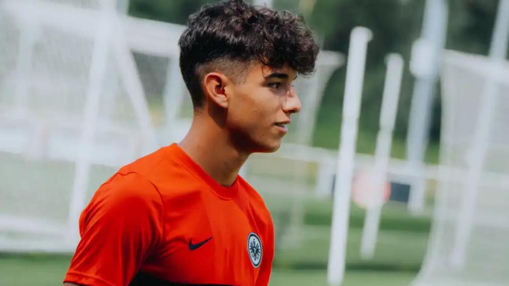 Enrique Herrero, nuevo fichaje del Real Madrid, entrenando con el Eintracht